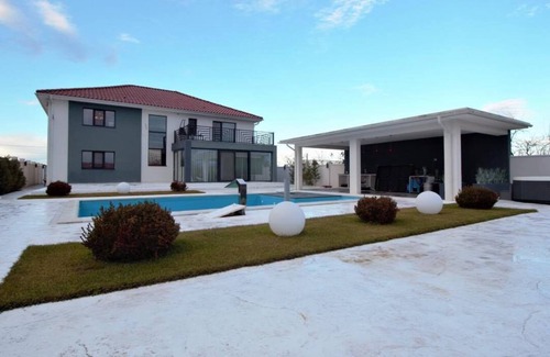 Timisoara Villa | Ana's Villa - Rent For Party