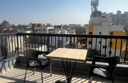 Nashik Apartment | Anahat Host-all : Cozy 2-bedroom apartment in Nashik with WiFi, AC Max 6 Pax