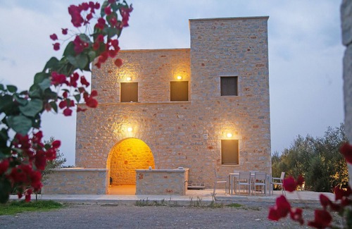 Omales Ski Chalet | Anaroussa maisonette in Mani near all attractions