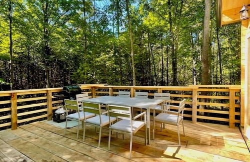 Alexandria Cabin | Anastasia’s Domain 3 Treehouse, Farm stay, off grid cabin in a beautiful forest!