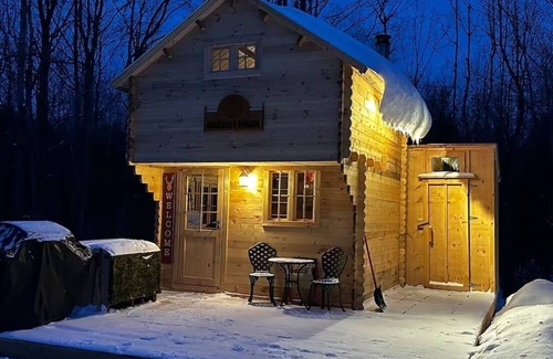 Alexandria Cabin | Anastasia’s Domain 5, Farm stay, off grid cabin in a beautiful forest!