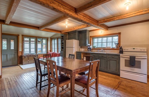 Mandeville Cottage | Ancestral Wooden Chalet - St-Gabriel de Brandon