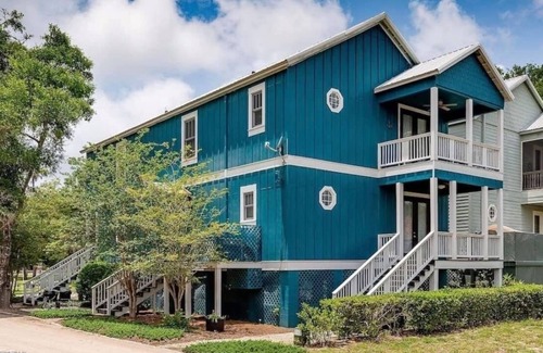 Steinhatchee House | Anchor Hill- 4 bedrooms, WiFi & pool table in the Stein. Landing Resort