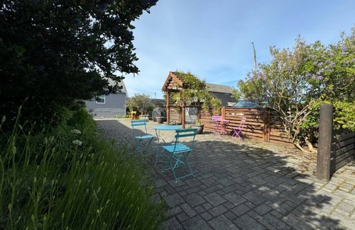 Long Beach Cottage | Anchorage Cottages Unit 1 Dog friendly and close to the beach