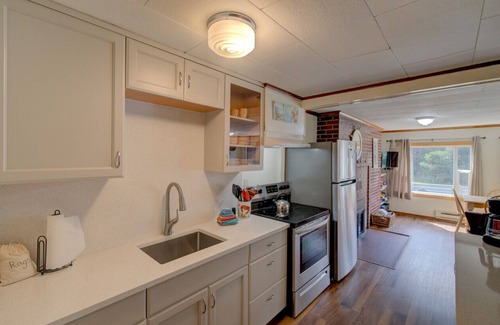 Long Beach Cottage | Anchorage Cottages Unit 5 Dog Friendly and close to the beach
