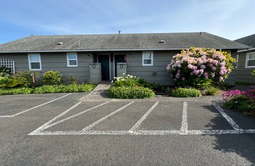 Long Beach Cottage | Anchorage Cottages Unit 8-Dog- Friendly and close to the beach