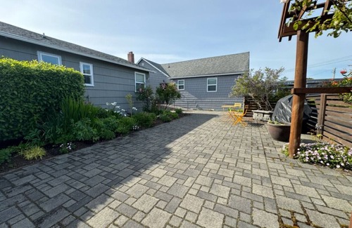 Long Beach Cottage | Anchorage Cottages Unit 10 Private path to the beach