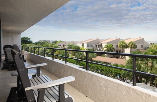 Siesta Key Condo | Anchorage Resort 3 Bedroom 3rd Floor Condo with Balcony 0886