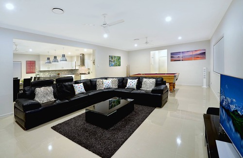 Surfers Paradise House | "Anchorage Waters" Waterfront Mansion Surfers CBD
