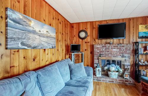 Bass River House | Anchors Await