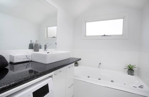 Williamstown Apartment | Anchors down on pearson
