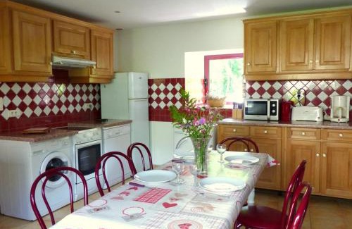 Ferrieres-sur-Sichon House | Ancien moulin rénové, idéal pour familles : nature, jeux, pêche, proche de Vichy, tout confort inclus - FR-1-489-212