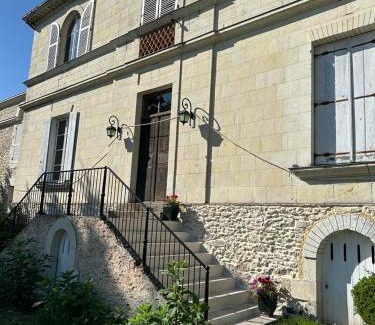 Le Lude Bed & Breakfast | Ancien relais de chasse à 35 min du Circuit 24h du Mans