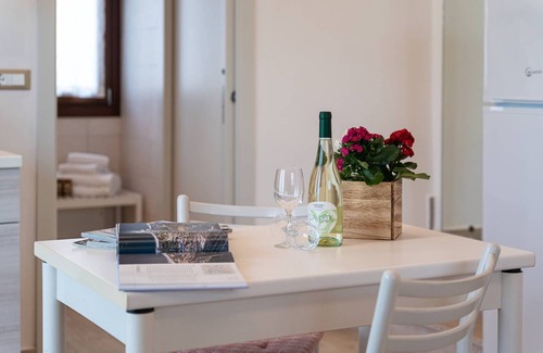 Monzambano Apartment | Ancient Coat of Arms Meneghella Court - Jasmine