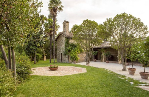 San Severino Marche Villa | Ancient noble country villa T with a pool belonging to the Coletti family