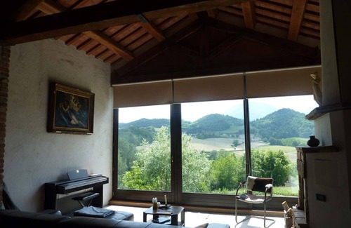 Amandola House | Ancient Renovated Hay-Barn in the Foothills of the Sibillini Mountains