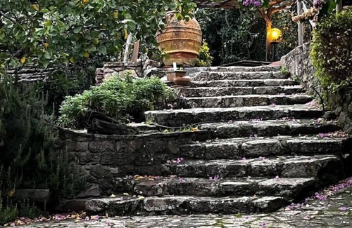 Calci House | Ancient Tuscan style country house with a view of the Pisan Mountains