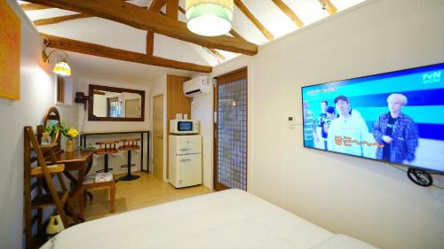 Jeonju House | And spring