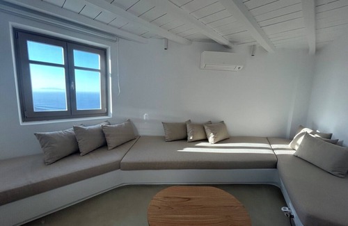 Chora Folegandros Apartment | ANDELIAS SIGNATURE SUITES