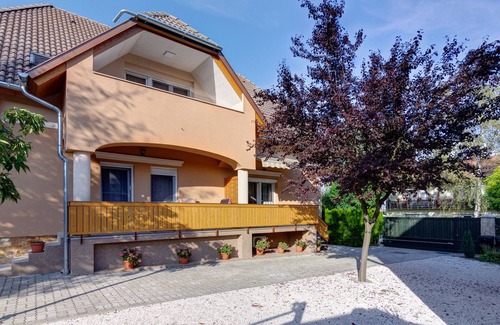 Heviz Villa | Andrea Villa Hévíz belvárosában található, 4 csillagos apartmanház.