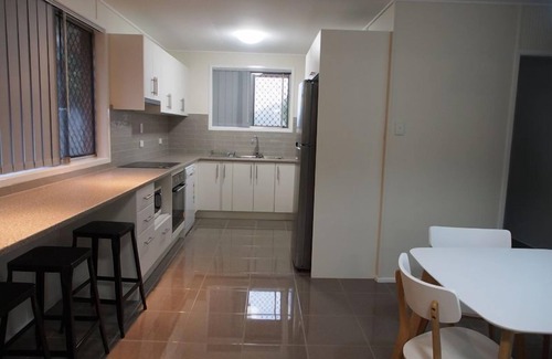 Wilsonton House | Andrew's Place - 4 bedroom house with Netflix & WiFi