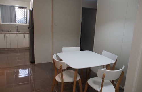 Wilsonton House | Andrew's Place - 4 bedroom house with Netflix & WiFi