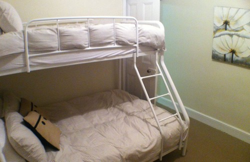 Peterborough House | Andy's Accommodation