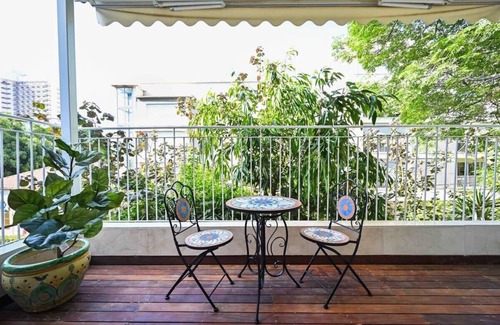 Tel Aviv Promenade Apartment | Andy Warhol at Hakerem by Holyguest