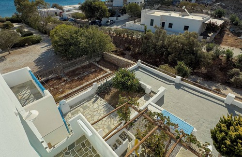 Karavostasis House | ANETON Residences Folegandros (56sq.m.)80 meters from bay Hohlidia