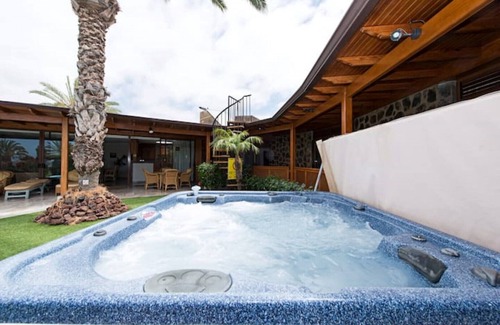 Mogan Villa | Anfi Tauro, Private Pool, Hot Tub in pretty garden