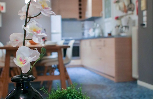 Athens City Centre Apartment | Angel's Big Apt☆3min to Metro☆AC☆Netflix☆iMac☆PS4☆