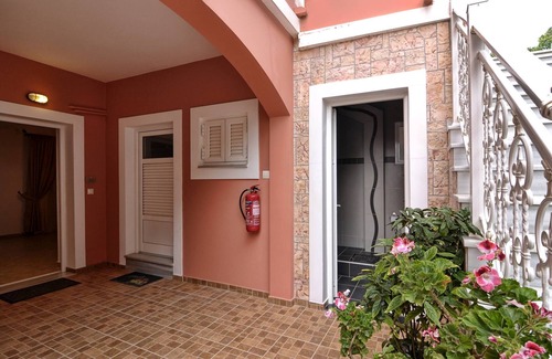 Agios Georgios Pagon Apartment | Angela Pool Apartment Agios Georgios