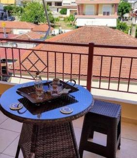 Molos-Agios Konstantinos Apartment | Angela's Apartment with beautiful balcony view