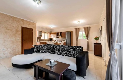 Petaloudes Villa | Angels Villa in Kremasti