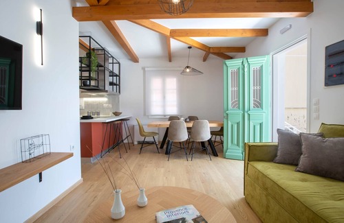 Lefkada House | Angestrale Wood-Cosy Apartment in the city center