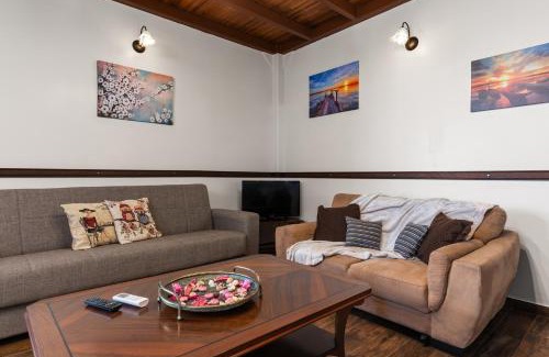Aigaleo Apartment | Angi and George house