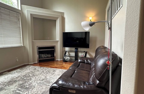 Eagle River House | Angkla suits 4-bedroom house located in E.G with WiFi, washer, dryer and garage