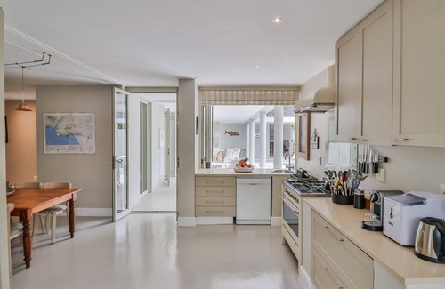 Chanteclair House | Angle Sea - large families, near Langbaai Beach