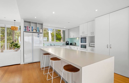 Anglesea House | Anglesea View I Ocean Views I Linen Provided