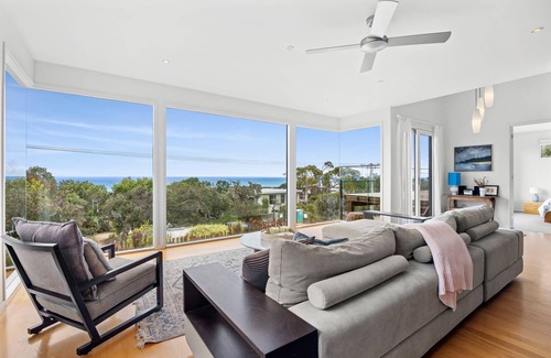 Anglesea House | Anglesea View I Ocean Views I Linen Provided