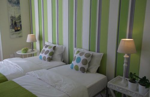 Lisbon Old Town Apartment | Angola Top Floor 6 Bedrooms