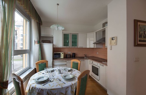 Ljubljana City Centre Apartment | Anita Tour As/Central 1BR App, free garage, AC, Wi-Fi, 7min walk from old town