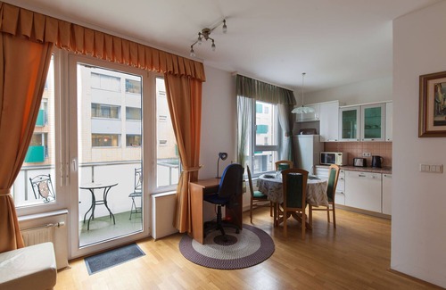 Ljubljana City Centre Apartment | Anita Tour As/Central 1BR App, free garage, AC, Wi-Fi, 7min walk from old town