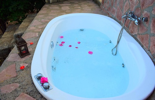 Megala Chorafia Villa | Anna's Unique Stone House with Jacuzzi and Garden