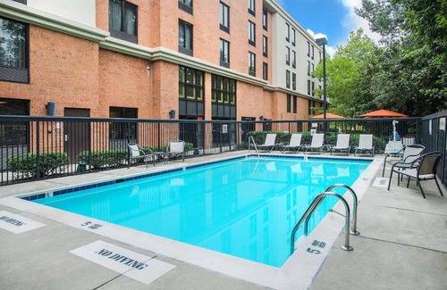 Parole Hotel | Annapolis Adventure: 2 Cozy Units, Outdoor Pool + Easy Access to Historic Sites!