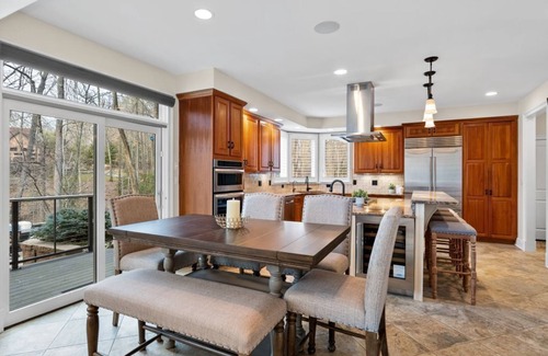Epping Forest House | Annapolis Coastal Dreamcation - Hot Tub, Private Dock & Close to Everything!