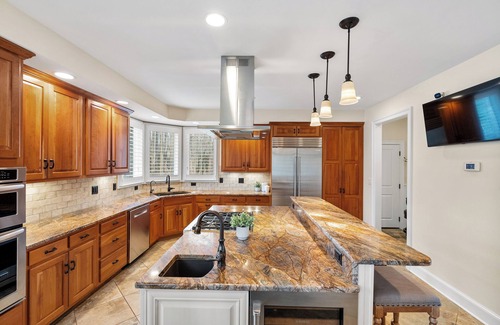 Epping Forest House | Annapolis Coastal Dreamcation - Hot Tub, Private Dock & Close to Everything!