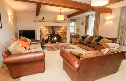 Fourstones Near Bentham House | ANNESIDE, pet friendly, with open fire in Cowan Bridge
