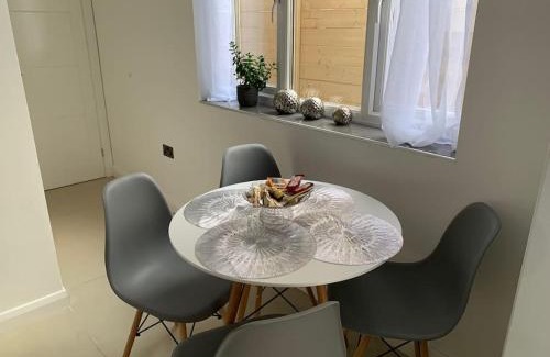 Beddington South Apartment | Annex D. One Bedroom flat in south London
