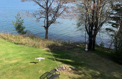 Red Cliff Apartment | Annex No. 2 DePerrys | On Lake Superior Shoreline